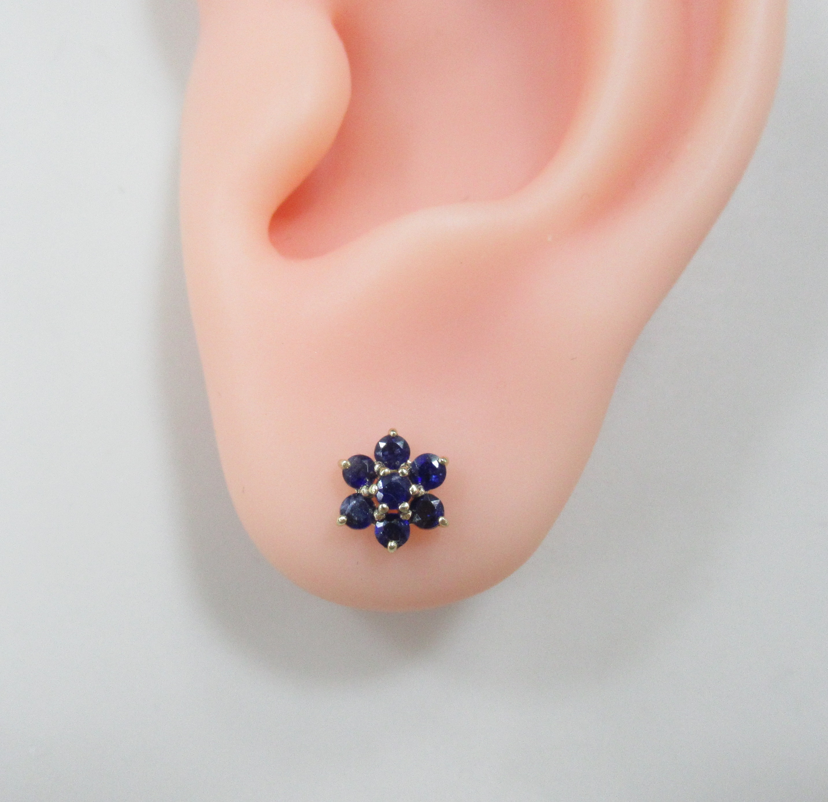 Серьги-пусеты из желтого золота с сапфирами "Цветы"